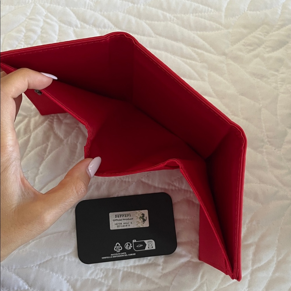 Ferrari Vibrant Red Wallet - Picture 3 of 4